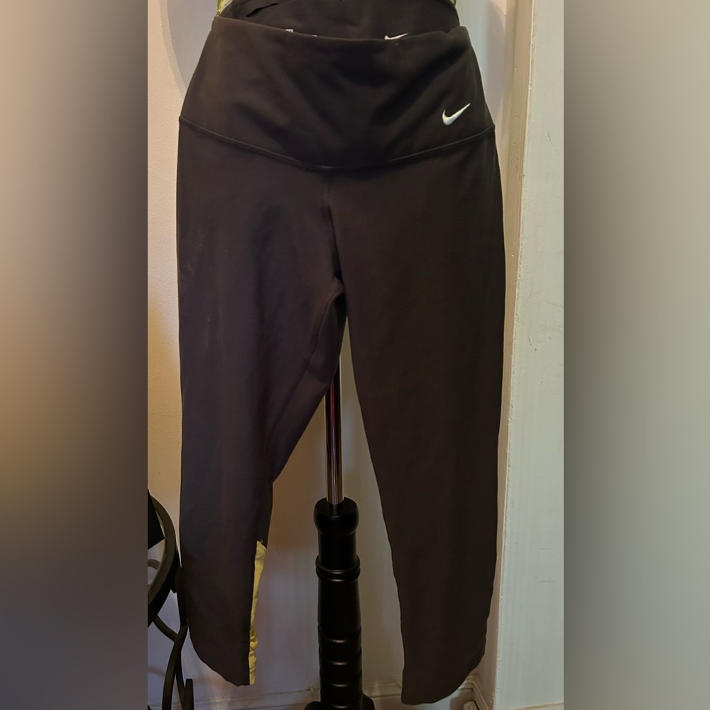 Nike Gray Dri-fit One Legend Capri Activewear Pants with Mesh Back Cuff Details
